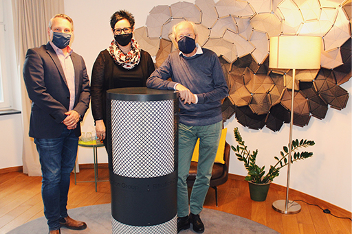 Team der FILCOM GmbH im blauen Haus